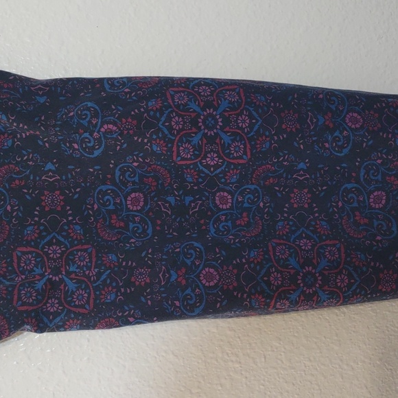 USED BANANA REPUBLIC SIZE 0 PRINT DRESS HAS HOLE IN CENTER AS SEEN IN PHOTOS - Picture 6 of 10